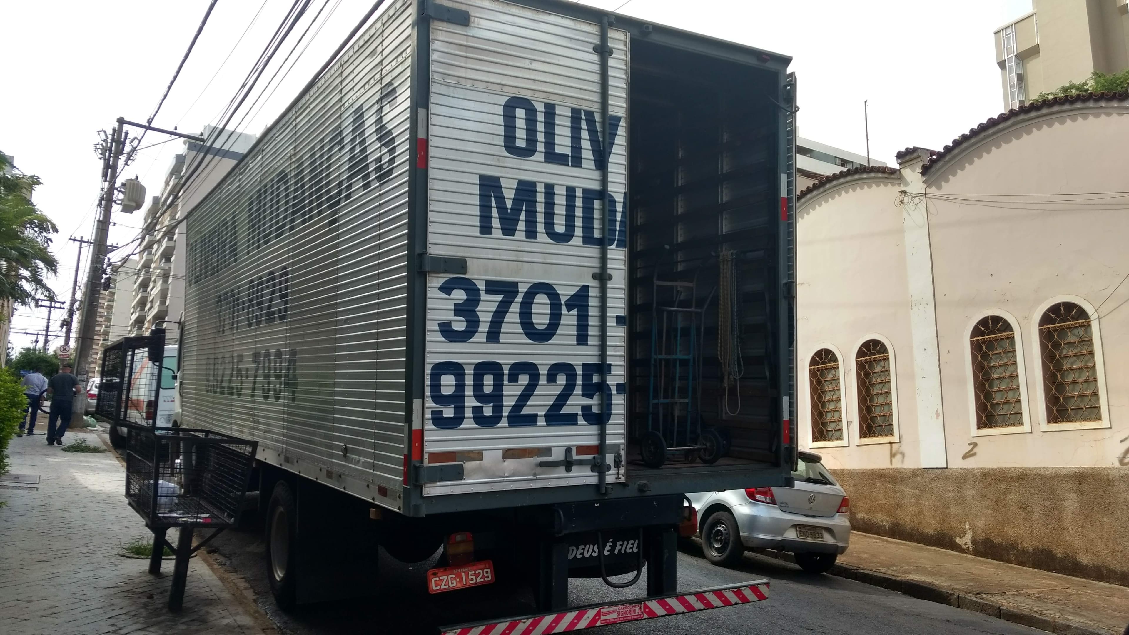 Equipe e operações Oliveira Mudanças