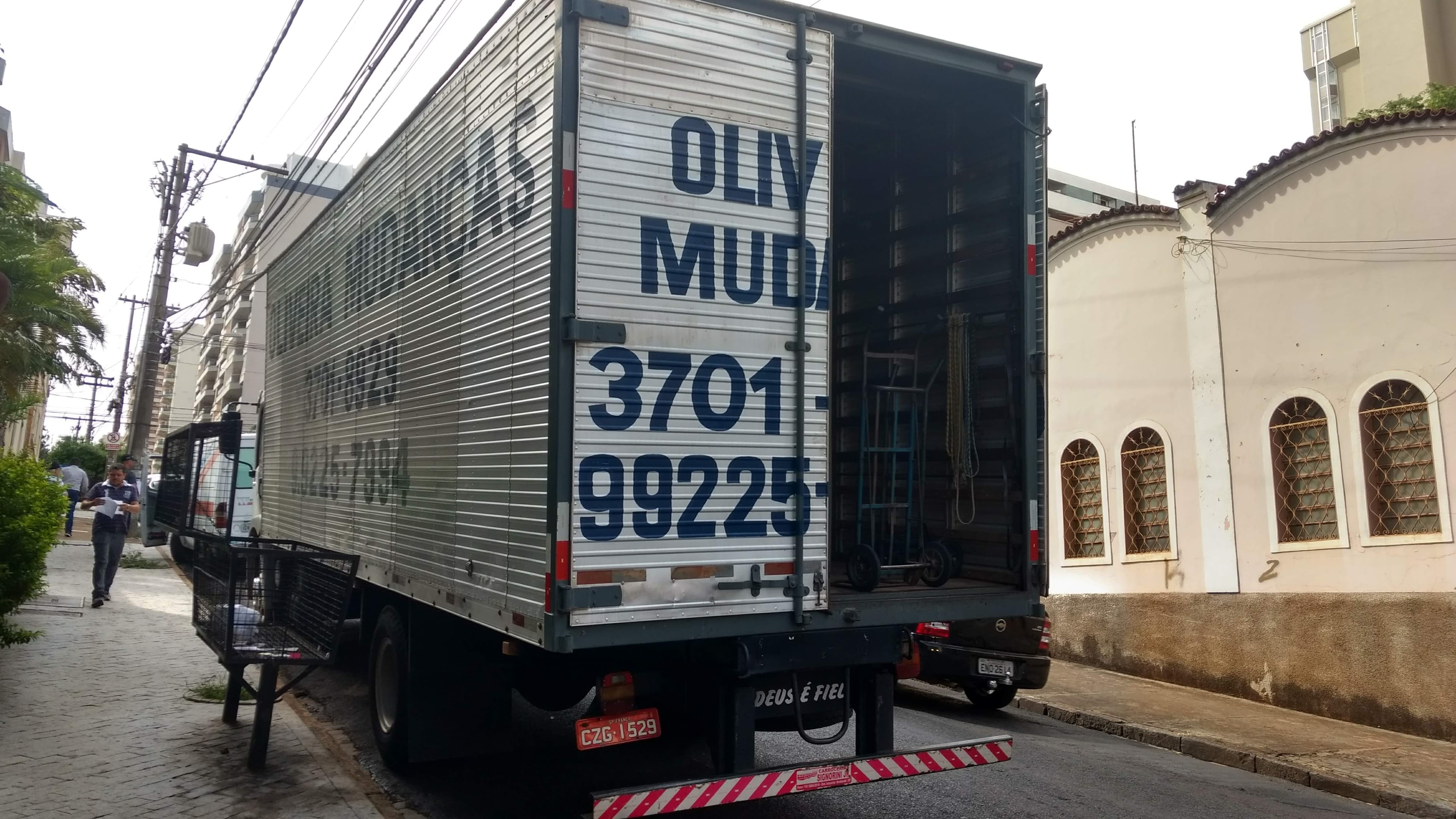 Equipe e operações Oliveira Mudanças